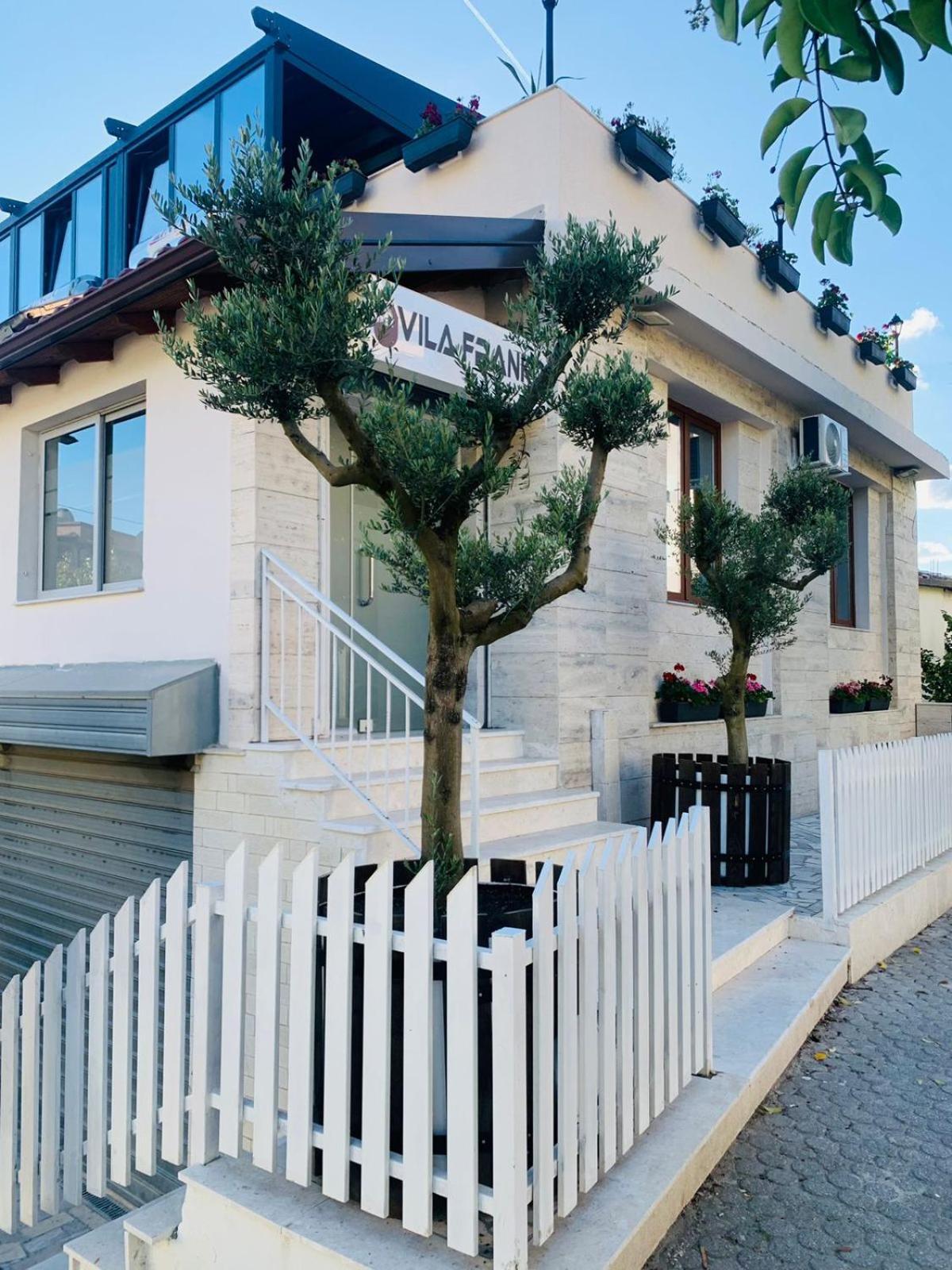 Vila Franko Berat Exteriör bild