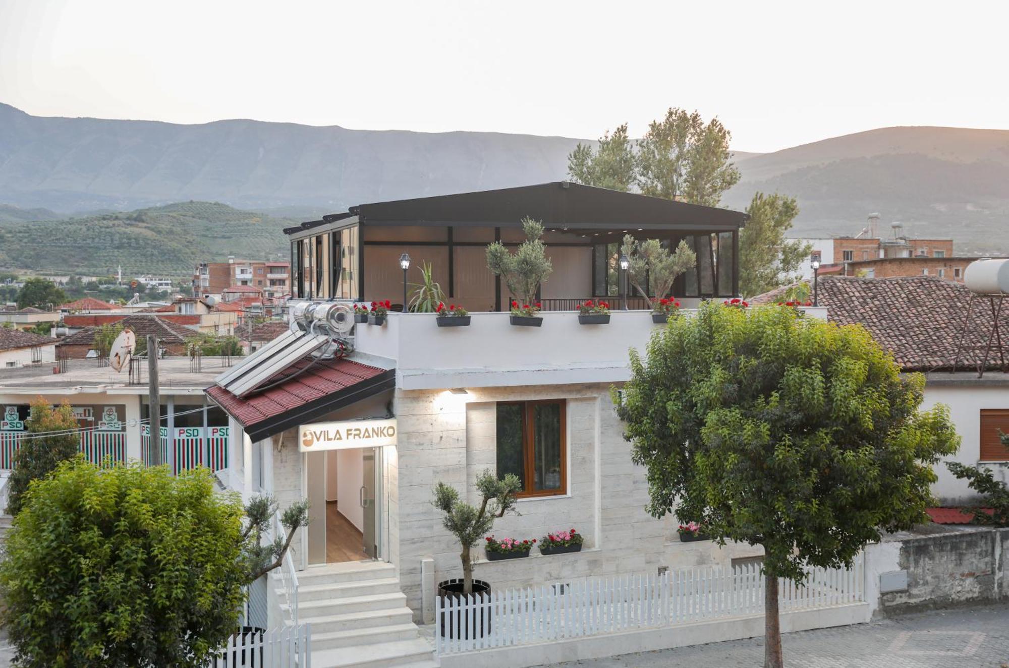 Vila Franko Berat Exteriör bild
